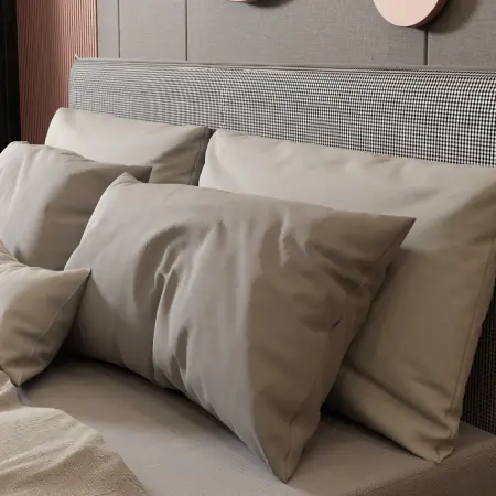 Einzelne Designelemente wie ausgestellte Massivholzbeine und ein extra hohes Kopfteil mit Stehsaum verleihen dem Bett "Marum" seinen unverwechselbaren Charakter. Neben seiner optischen Präsenz überzeugt das Bettgestell ebenso durch hervorragenden Liegekomfort. Das innenliegende Livorno-Boxspringsystem lässt sich individuell anpassen und macht dieses Bett zur idealen Schlafstätte für Personen bis zu einem Körpergewicht von 150 kg.