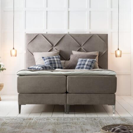 Luxuriöses Boxspringbett von DUOFORM – handgefertigt, Polsterbett nach Maß, individuelles Designer-Bett, hochwertige Boxspringbetten Ostwestfalen, Schlafkomfort made in Germany Boxspringbett kaufen Polsterbett Designer Boxspringbett Boxspringbetten nach Maß hochwertige Betten Deutschland Boxspringbetten Ostwestfalen Schlafkomfort made in Germany
