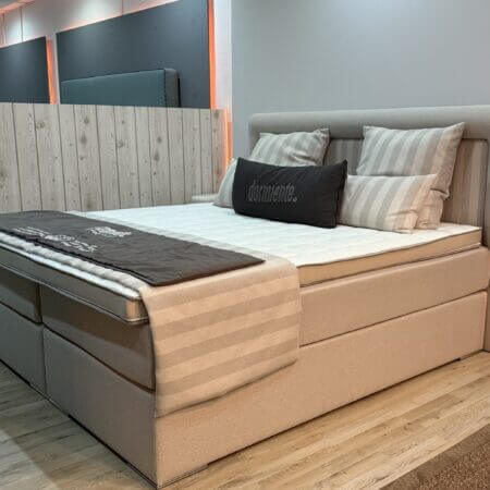 Luxuriöses Boxspringbett von DUOFORM – handgefertigt, Polsterbett nach Maß, individuelles Designer-Bett, hochwertige Boxspringbetten Ostwestfalen, Schlafkomfort made in Germany Boxspringbett kaufen Polsterbett Designer Boxspringbett Boxspringbetten nach Maß hochwertige Betten Deutschland Boxspringbetten Ostwestfalen Schlafkomfort made in Germany