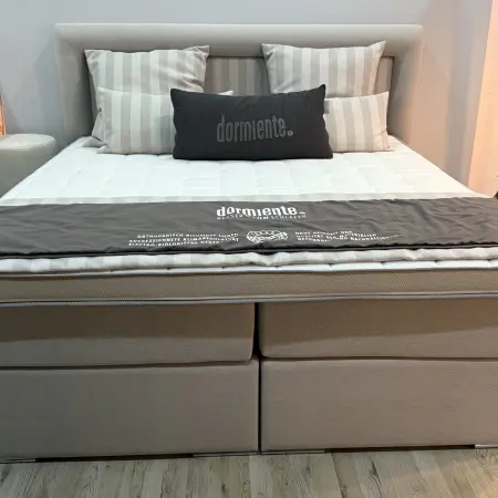 Luxuriöses Boxspringbett von DUOFORM – handgefertigt, Polsterbett nach Maß, individuelles Designer-Bett, hochwertige Boxspringbetten Ostwestfalen, Schlafkomfort made in Germany Boxspringbett kaufen Polsterbett Designer Boxspringbett Boxspringbetten nach Maß hochwertige Betten Deutschland Boxspringbetten Ostwestfalen Schlafkomfort made in Germany