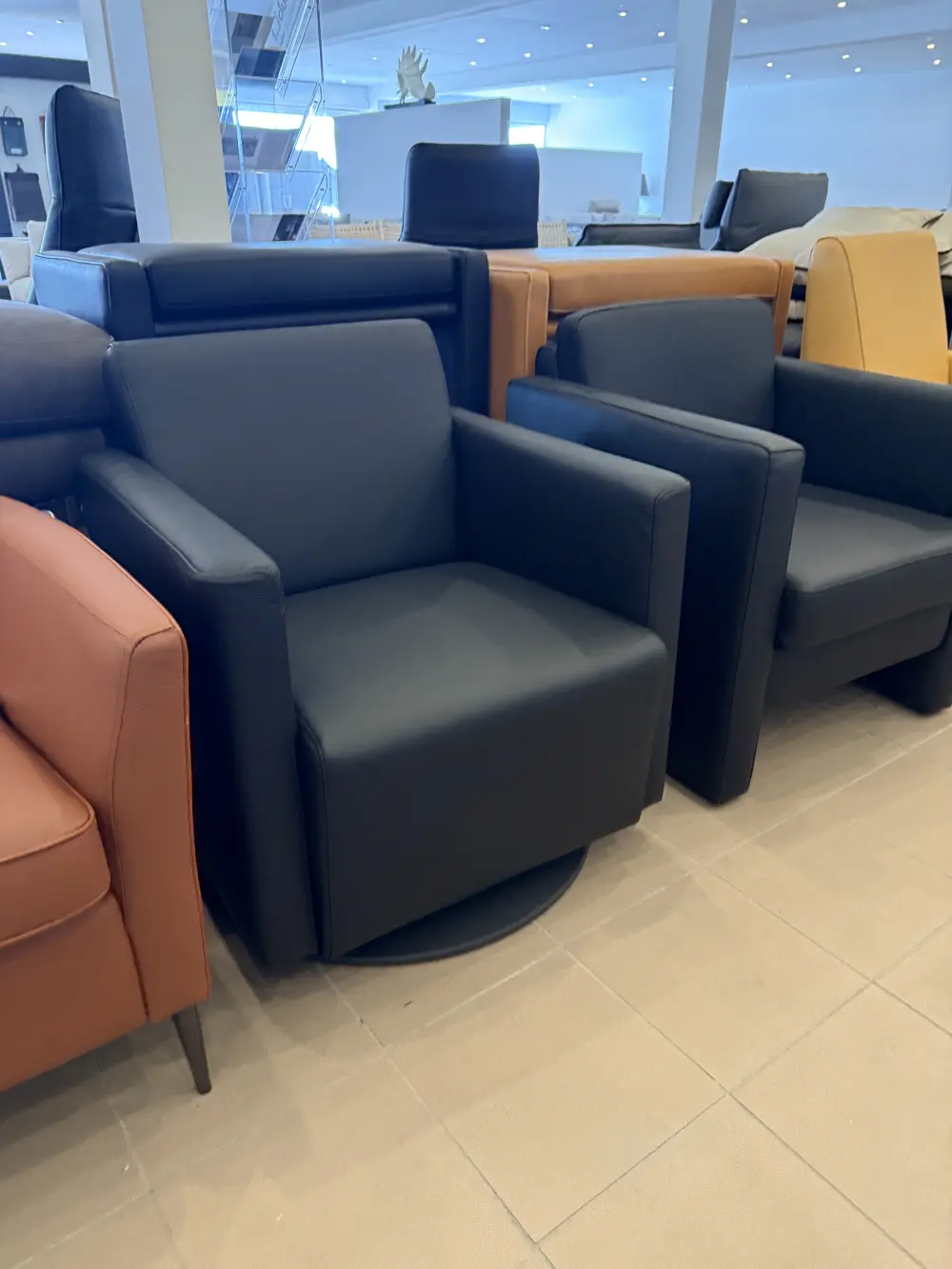 Exklusiver Sessel von DUOFORM – handgefertigter Polstersessel, Ledersessel, individueller Lesesessel, Relaxsessel nach Maß, Sessel für Wohnzimmer, hochwertige deutsche Möbel Sessel kaufen Relaxsessel Polstersessel Ledersessel bequemer Sessel Sessel Wohnzimmer deutsche Qualitätsmöbel Sessel Ostwestfalen