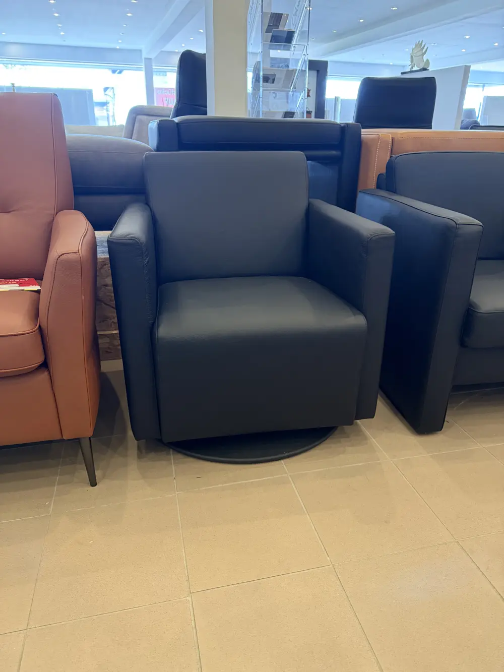 Exklusiver Sessel von DUOFORM – handgefertigter Polstersessel, Ledersessel, individueller Lesesessel, Relaxsessel nach Maß, Sessel für Wohnzimmer, hochwertige deutsche Möbel Sessel kaufen Relaxsessel Polstersessel Ledersessel bequemer Sessel Sessel Wohnzimmer deutsche Qualitätsmöbel Sessel Ostwestfalen