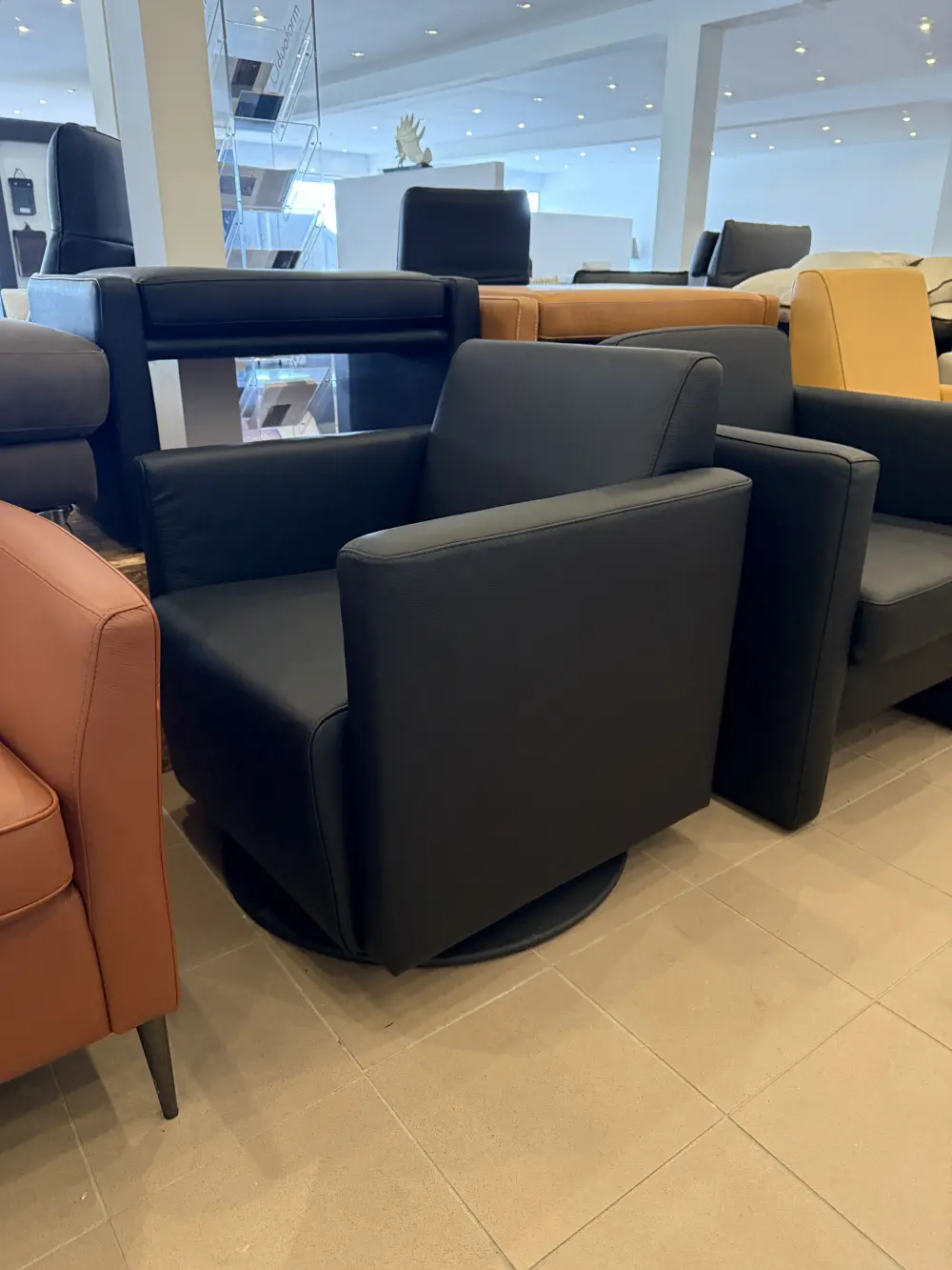 Exklusiver Sessel von DUOFORM – handgefertigter Polstersessel, Ledersessel, individueller Lesesessel, Relaxsessel nach Maß, Sessel für Wohnzimmer, hochwertige deutsche Möbel Sessel kaufen Relaxsessel Polstersessel Ledersessel bequemer Sessel Sessel Wohnzimmer deutsche Qualitätsmöbel Sessel Ostwestfalen