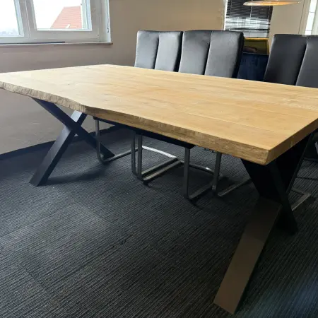 Massivholztisch von DUOFORM – hochwertiger Esstisch aus Massivholz, handgefertigter Holztisch nach Maß, Designer Tisch, individuelle Möbel Ostwestfalen, deutsche Holzverarbeitung